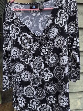 Black & White Floral V-Neck Women's Maternity Top By New Additions